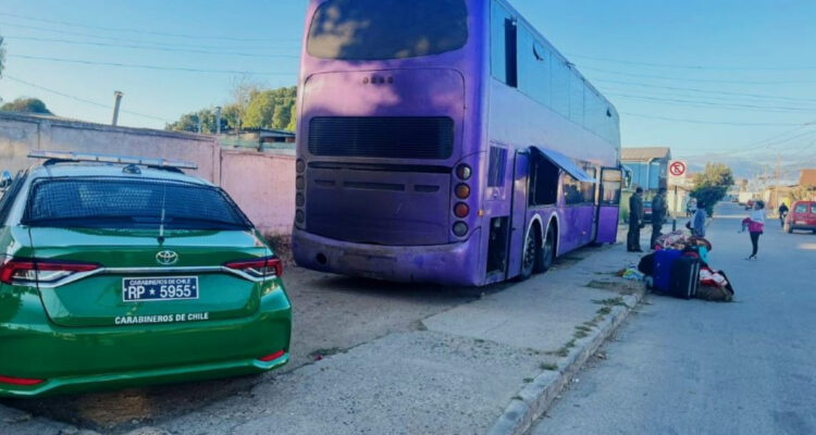 Pasajes a $100 mil: detienen a dos hombres que trasladaban 61 migrantes ilegales en Coquimbo