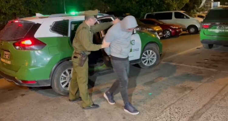 Exjugador de fútbol fue detenido en Maipú tras ser sorprendido con un auto robado