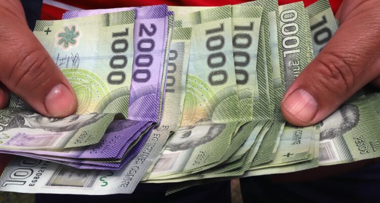 Los salarios reales en Chile ya llevan 12 meses consecutivos cayendo por culpa de la inflación