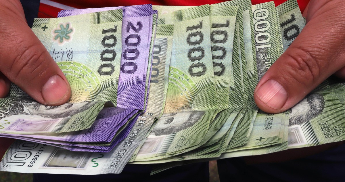Los salarios reales en Chile ya llevan 12 meses consecutivos cayendo por culpa de la inflación