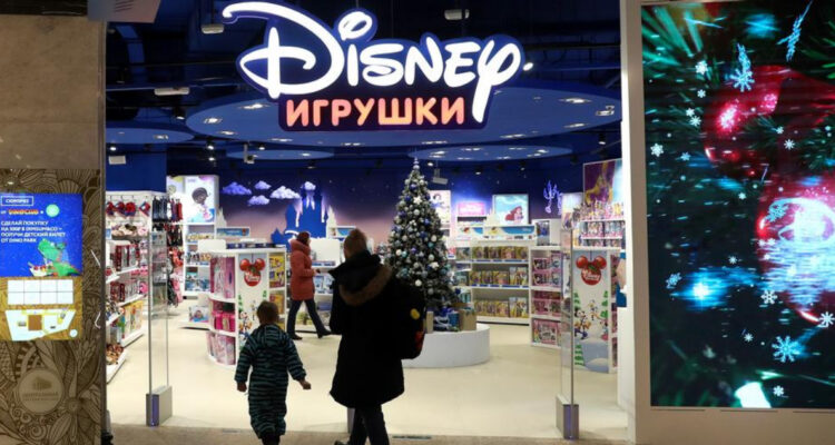 Disney ‘deja a Rusia sin magia’ y clausura todos sus negocios en el país