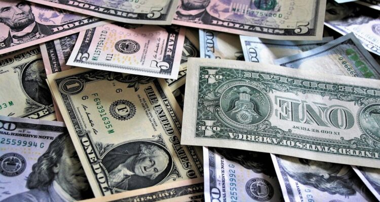 Dólar apunta al alza sobre $950 luego que la Fed determinara subir nuevamente los tipos de interés