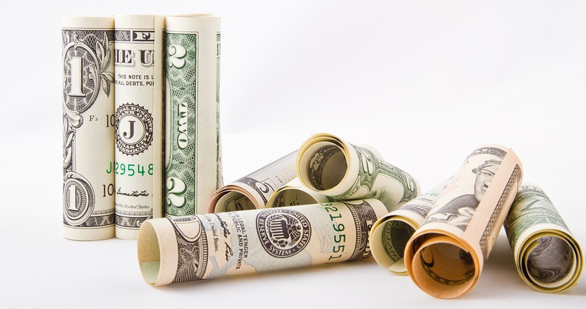 Dólar sigue cercano a $890 en medio de tensión Rusia-Ucrania y el misil que cayó en Polonia