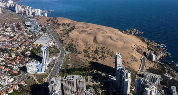 Inmobiliaria ingresa estudio de impacto ambiental para continuar construcción de torres