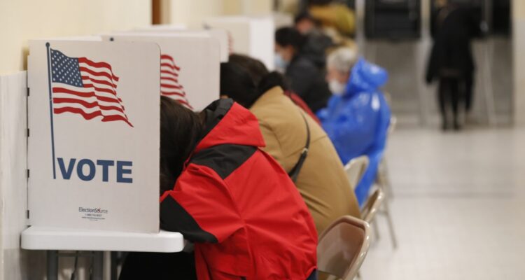 Estadounidenses votando.