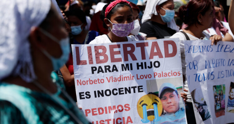 El Salvador liberan a menores detenidos arbitrariamente durante Estado de Excepción