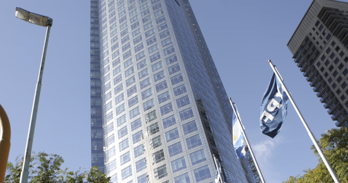 Empresas petroleras se suman a programa de fijación de precios en Argentina