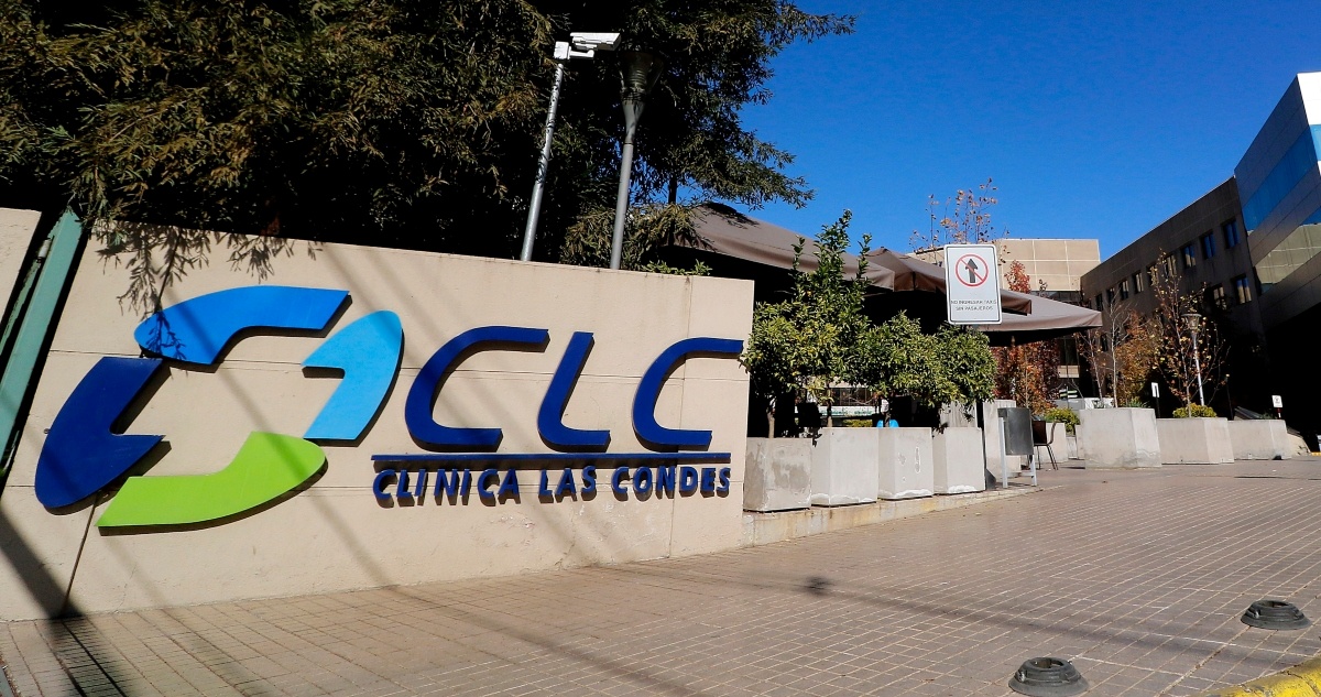 Acogen demanda de exfuncionaria que dio a conocer vacuna VIP para Gil en la Clínica Las Condes