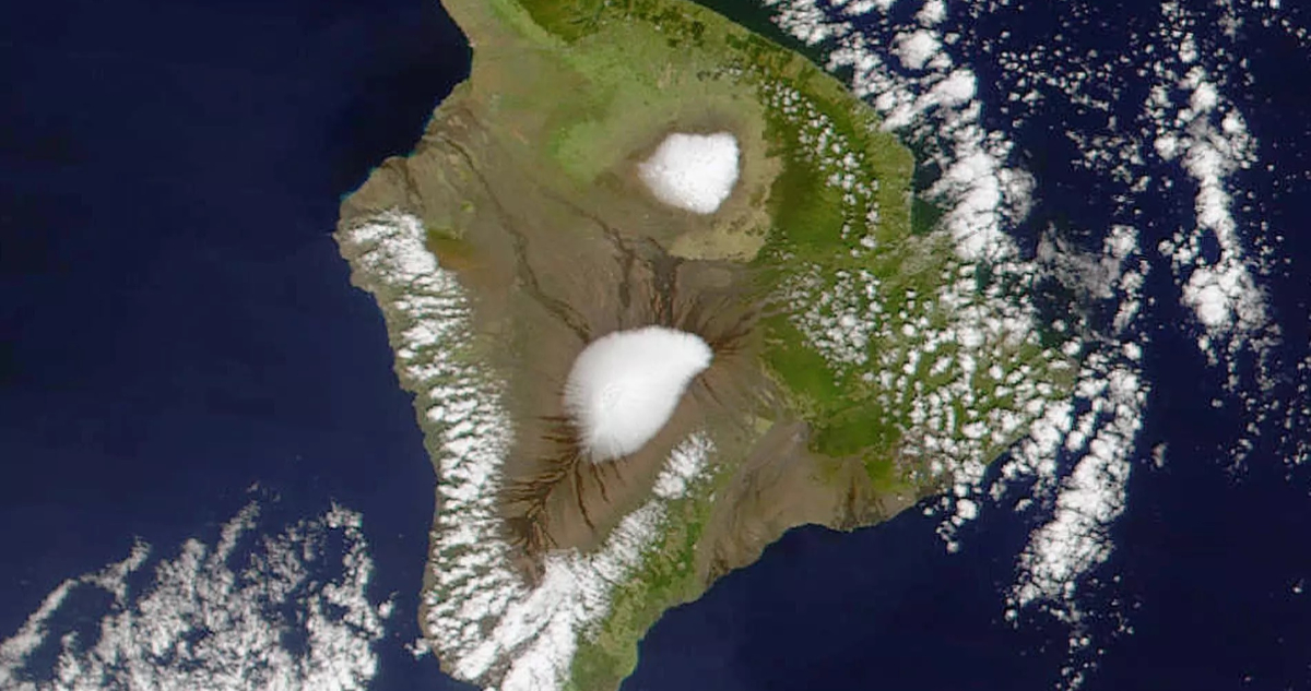 Primera vez en 40 años el volcán más grande del mundo entra en erupción en Hawai