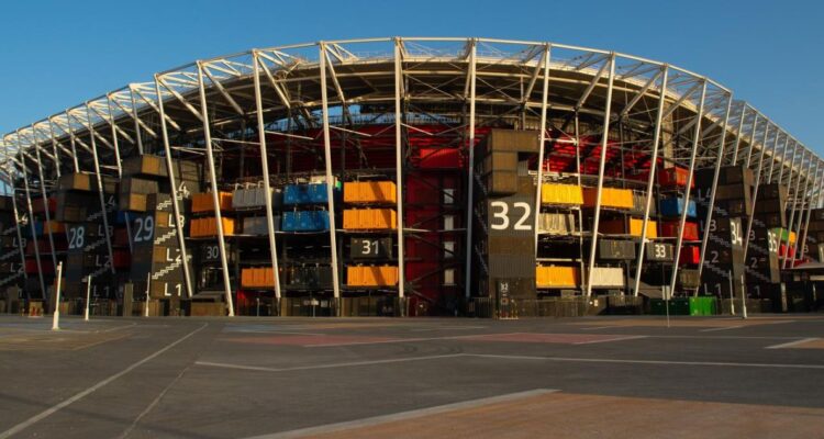 El estadio hecho con 974 contenedores desechables para el Mundial de Qatar 2022