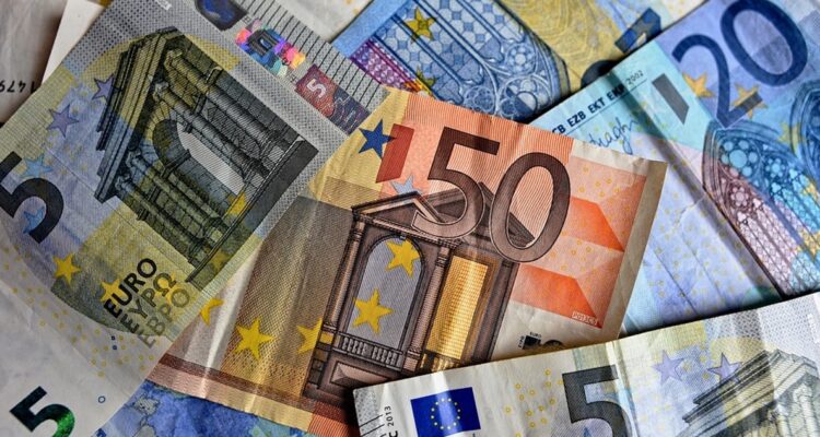 Euro mostró un discreto repunte tras publicación de las actas del Banco Central Europeo