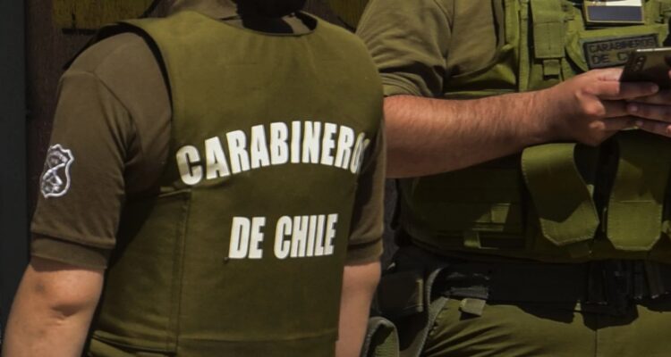 Expulsan a dos carabineros acusados de entregar información a banda que perpetraba robos en la RM