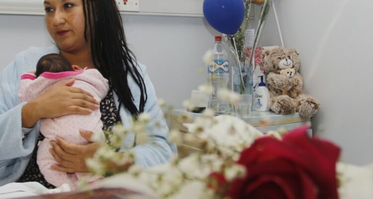 Proyecto de ley busca la extensión del postnatal de emergencia