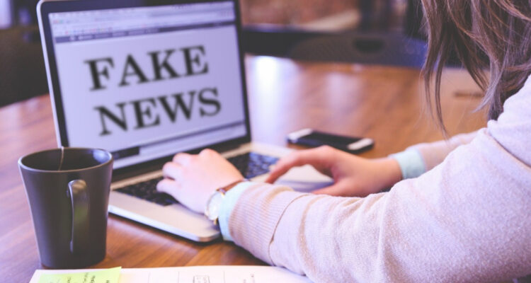 Diputados aprueban proyecto que pide a Boric combatir fake news: la derecha votó en contra