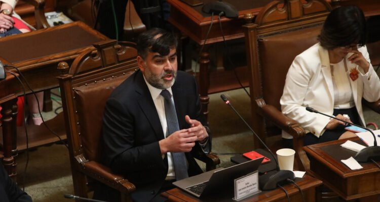 Críticas por Caso Cascadas y Fraude en Carabineros marcó exposición de fiscal Morales en el Senado