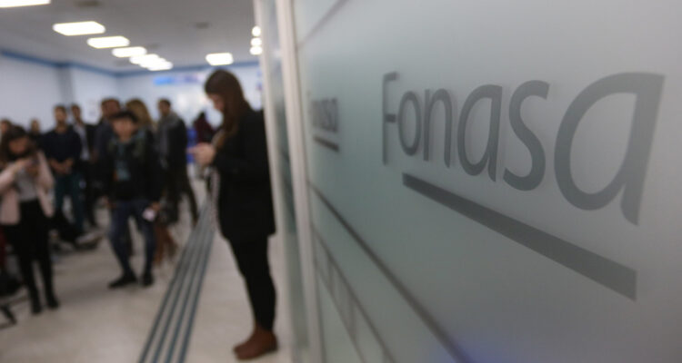 “Mujeres en Fonasa mueren más”: estudio revela diferencia de sobrevida del cáncer de mama