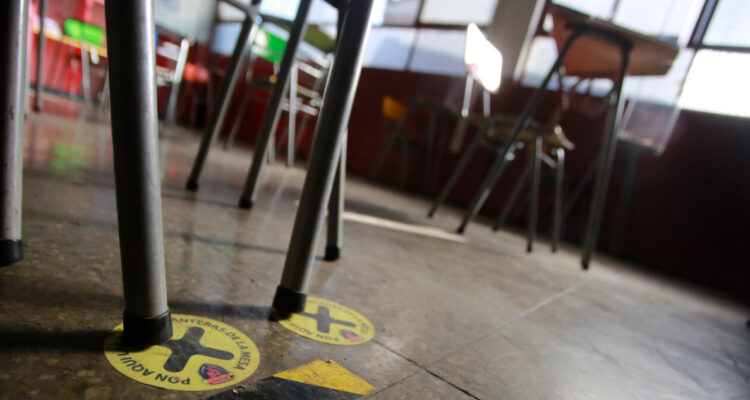 Deuda por cuenta del gas deja sin clases a cinco colegios de Punta Arenas