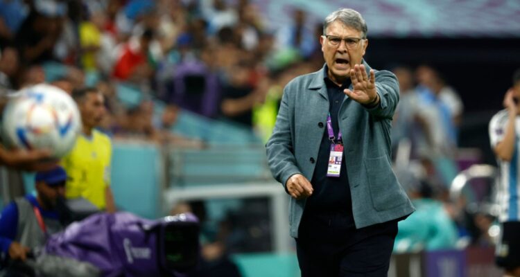 Gerardo Martino fue acusado de dirigir a favor de Argentina.