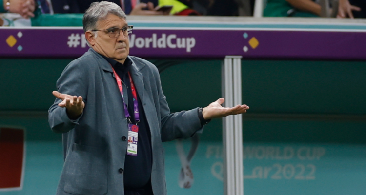 Hinchas de México furiosos contra Gerardo Martino.