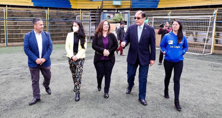 gobierno compromete recursos para estadio de Osorno