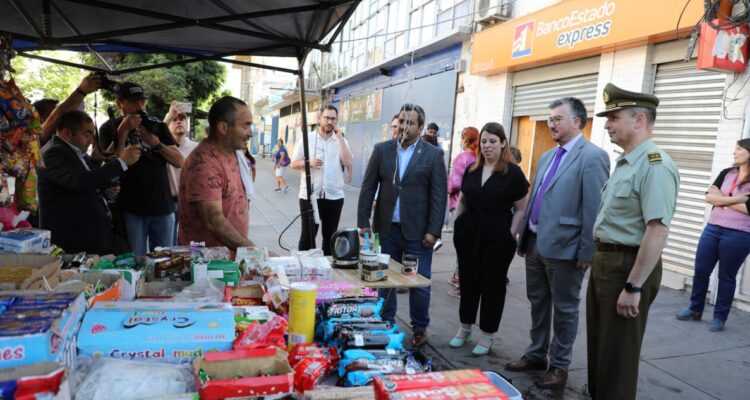 Nueva intervención se suma al Plan de Recuperación de Espacios Públicos: Delegación Presidencial va por el despeje de la Plaza de Armas de San Bernardo