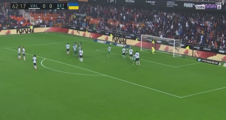 El increíble gol de Valencia en su victoria ante Real Betis.