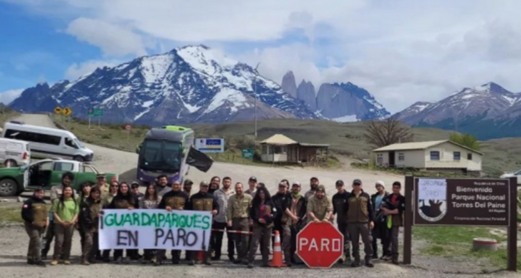 Guardaparques de Torres del Paine se encuentran en paro indefinido.