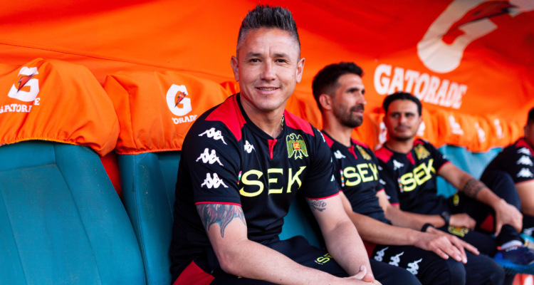Gustavo Canales elogia a su equipo tras eliminar a Universidad de Chile.