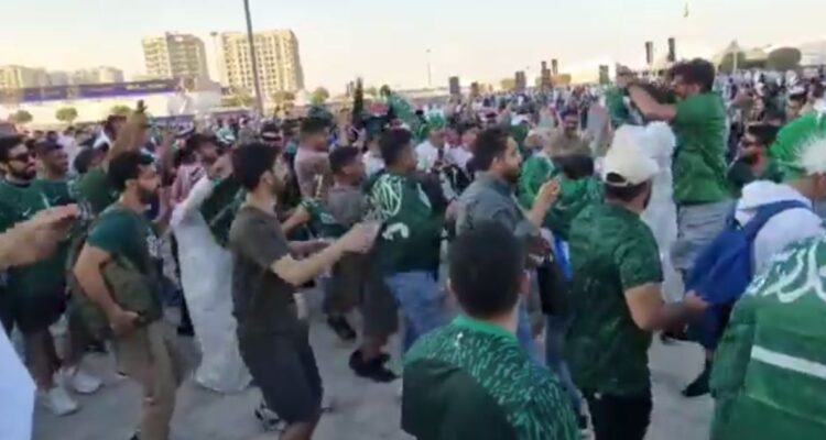 Hinchas de Arabia Saudita usaron el festejo de Cristiano Ronaldo para reírse de los argentinos.