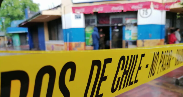 Hombre muere apuñalado en concurrido sector comercial de Chillán: Hay una mujer detenida