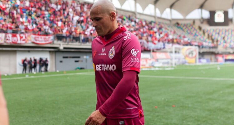 Humberto Suazo se despide de Deportes La Serena con sentido escrito