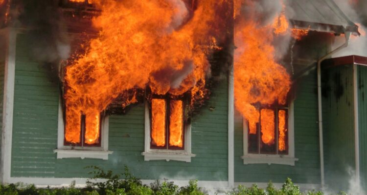 Incendio a vivienda de expareja de médico en Coñaripe