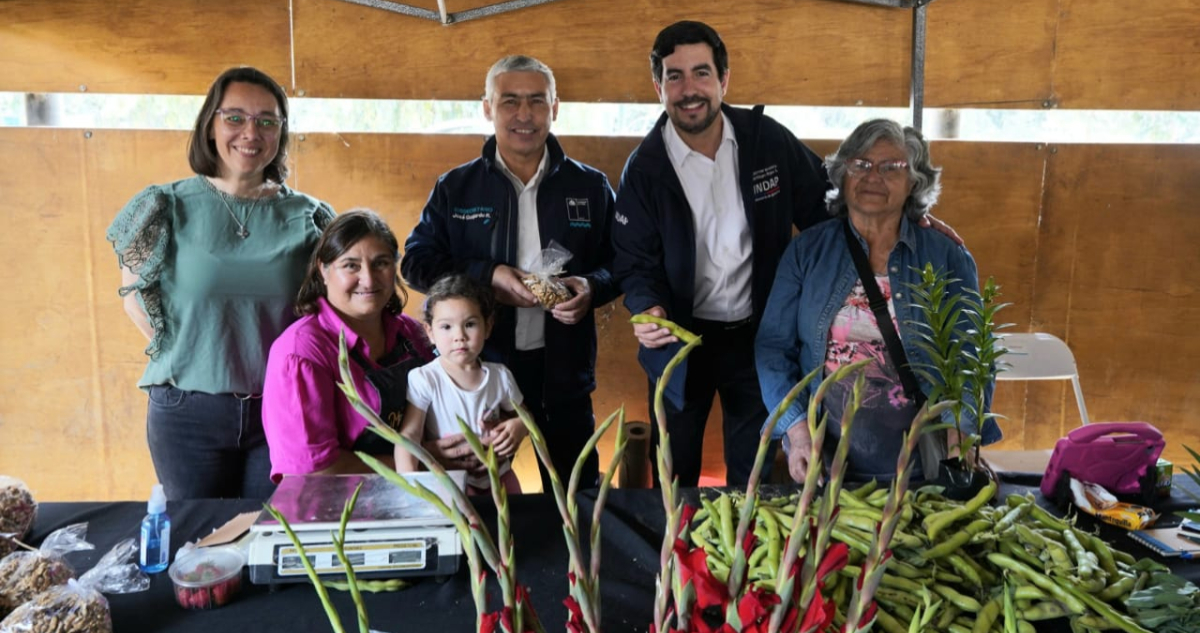 Entregan biofertilizante a productores de Melipilla para potenciar cultivos agroecológicos