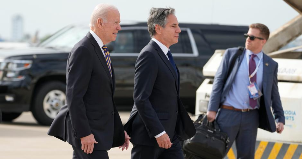 Presidente de EEUU Joe Biden llegando a Indonesia para participar del G20.