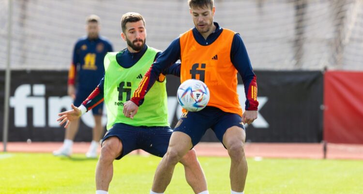 España confirmó la baja de José Luis Gayá (izquierda) para Qatar 2022.