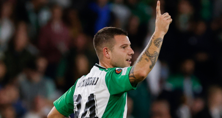 Jugador del Real Betis pide perdón por la mala imagen que han dejado en su gira por Sudamérica.