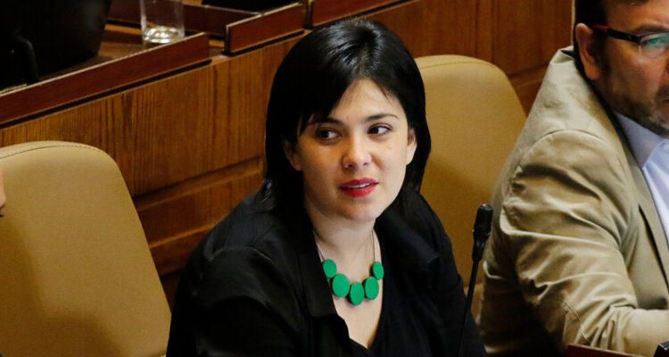 Cariola aborda fallida presidencia en visita a Colombia: “Fue una campaña de misoginia en mi contra”