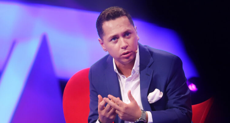 El animador Karol Lucero habla serio respecto a las polémicas más grandes que protagonizó.