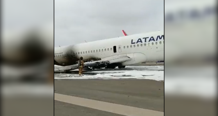 pasajero – avión – latam – aeropuerto