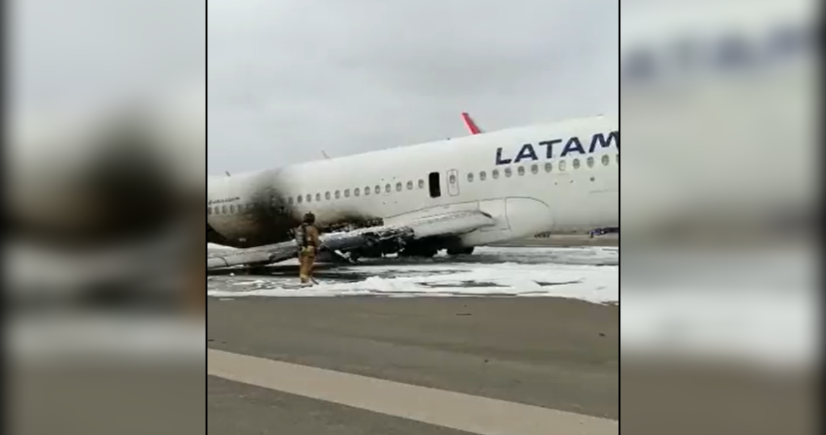 pasajero – avión – latam – aeropuerto