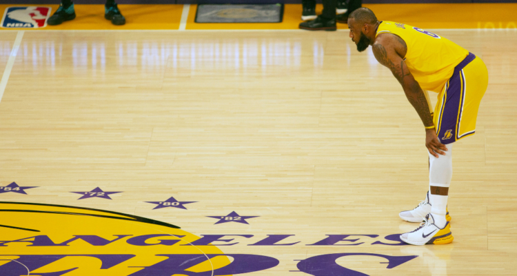 Los Lakers no levantan cabeza en la temporada.