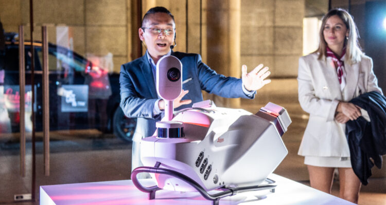 Empresa suiza Leica Geosystems lanza Pegasus TRK700 en Chile, innovación para construcción y minería