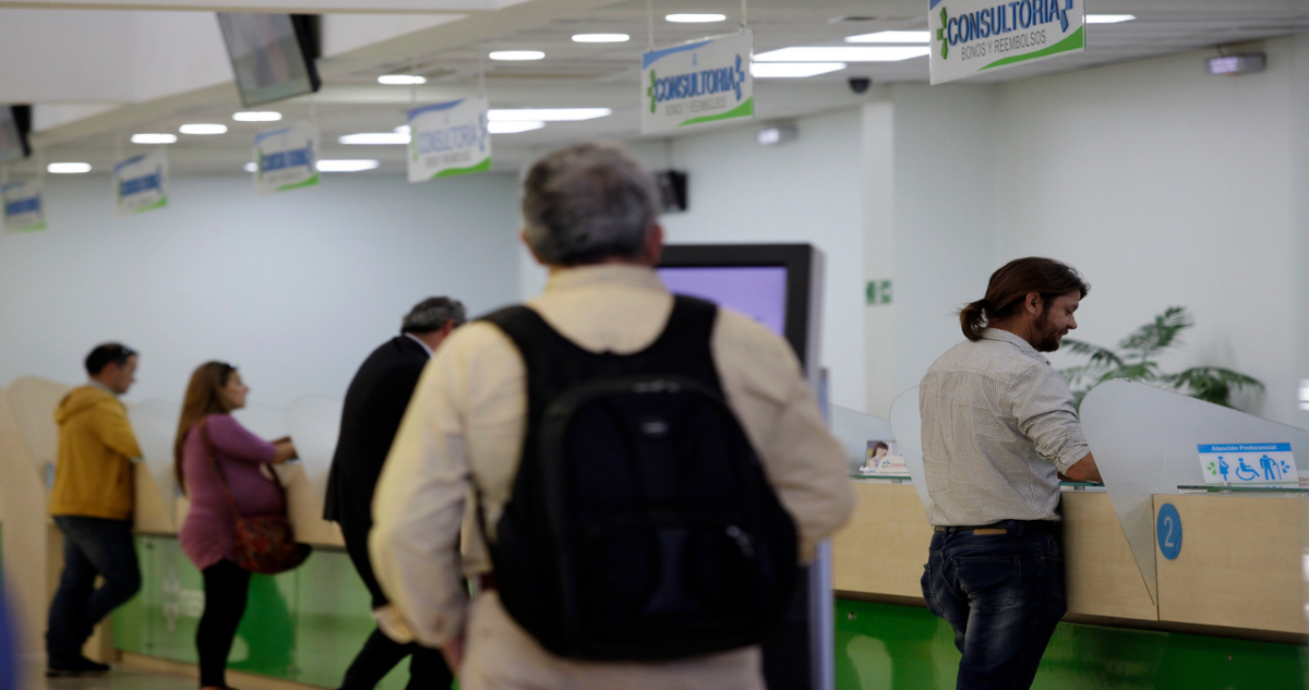 Colegio Médico y parlamentarios critican idea de la Suseso de limitar licencias médicas