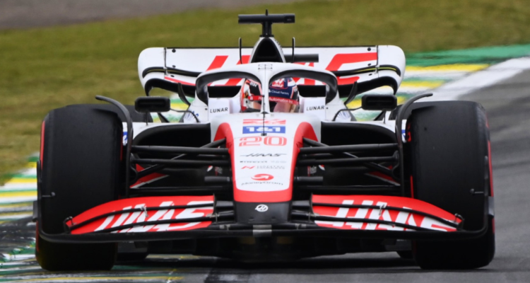 Kevin Magnussen ganó la pole en el Gran Premio de Brasil.