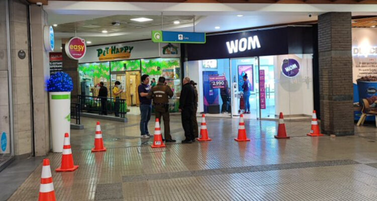 Violento robo a balazos afectó tiendas WOM y Entel en Mall Paseo Quilín