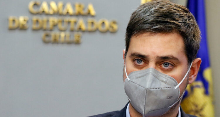 PS y el Gobierno fustigan censura de De la Carrera contra Manouchehri: acusaron “venganza”