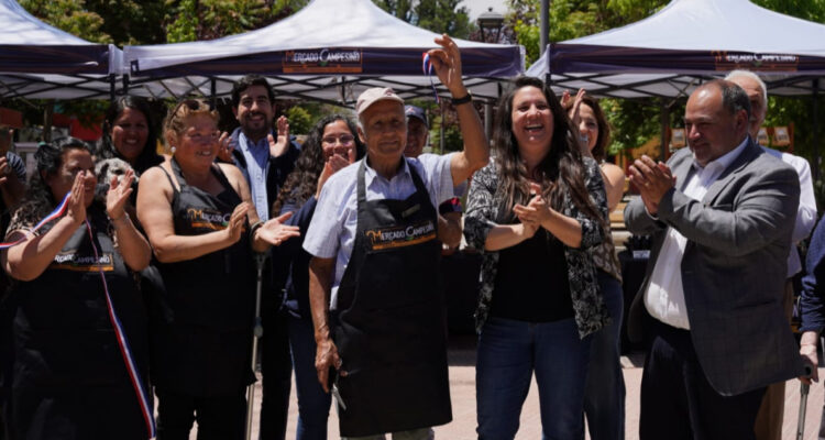 Indap refuerza presencia en Valparaíso con nuevo Mercado Campesino en comuna Calle Larga
