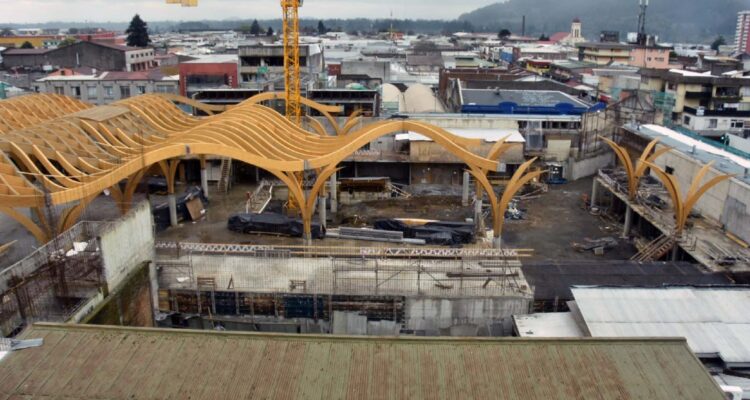Extrabajadores de obras de mercado de Temuco acusan finiquitos impagos y que construcción no avanza