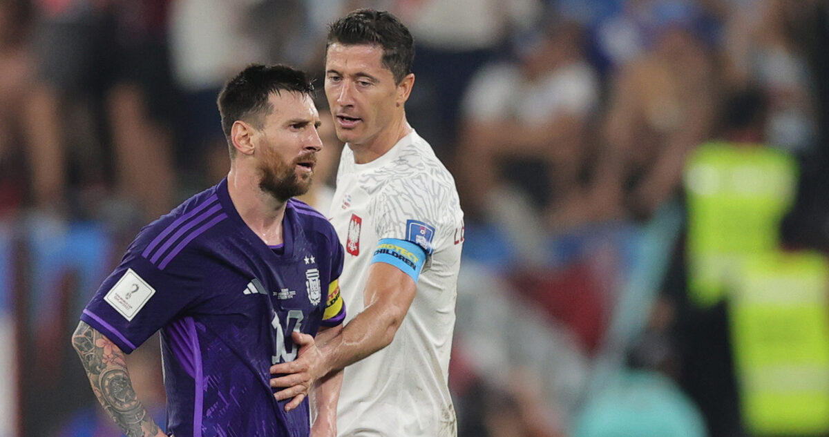 Lionel Messi y Robert Lewandowski durante el Polonia vs Argentina.