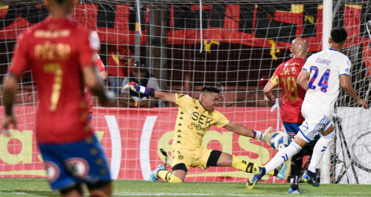 Miguel Pinto tuvo una semifinal de lujo ante Universidad de Chile.